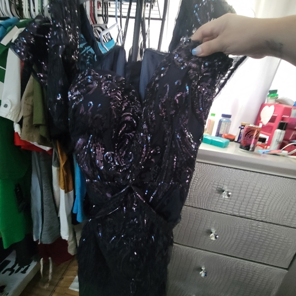 Dress - Picture 2 of 4